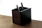 Preview: Stifteköcher DUO - ACRYL schwarz Kombination mit PREMIUM LEDER SOFTGRAIN dunkelbraun (genarbt)