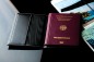 Preview: Reisepass / Impfausweis Etui CAMBRIDGE Top Grain Rindspaltleder mit heller Kontrastnaht schwarz