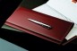 Preview: Tischquerkalender (auswechselbar) für 2027 - Cambridge Top Grain Leder rot