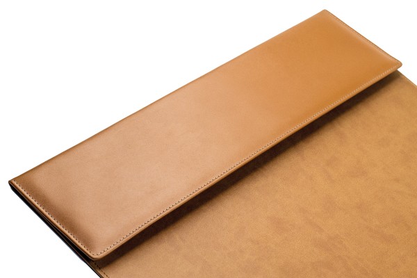 Schreibunterlage 65x45 mit Klappleiste inkl. Block + Kalender 25/26 PREMIUM LEDER BOXCALF cuoiobraun (glatt)