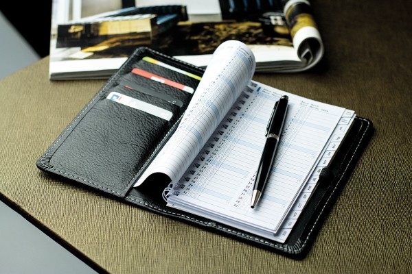 Preview: Taschenkalender mit Spiralbindung 2025 + 2026 in PREMIUM LEDER VINTAGE Anilin schwarz