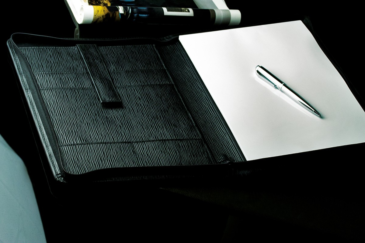 RV-Schreibmappe DIN A4 mit iPad Fach PREMIUM LEDER MANHATTAN schwarz mit Paglia Narbung