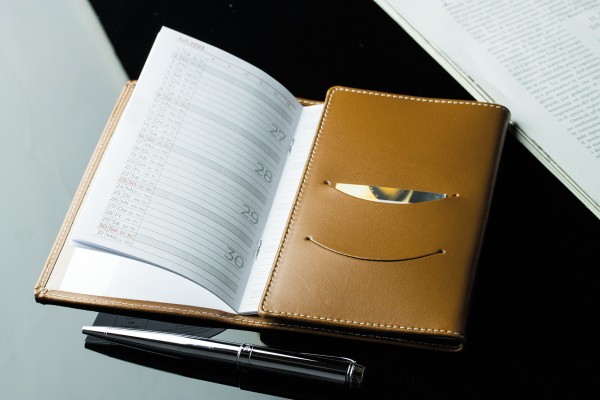 Preview: Taschenkalender 3-teilig für 2025 + 2026 - Cambridge Top Grain Leder hellbraun