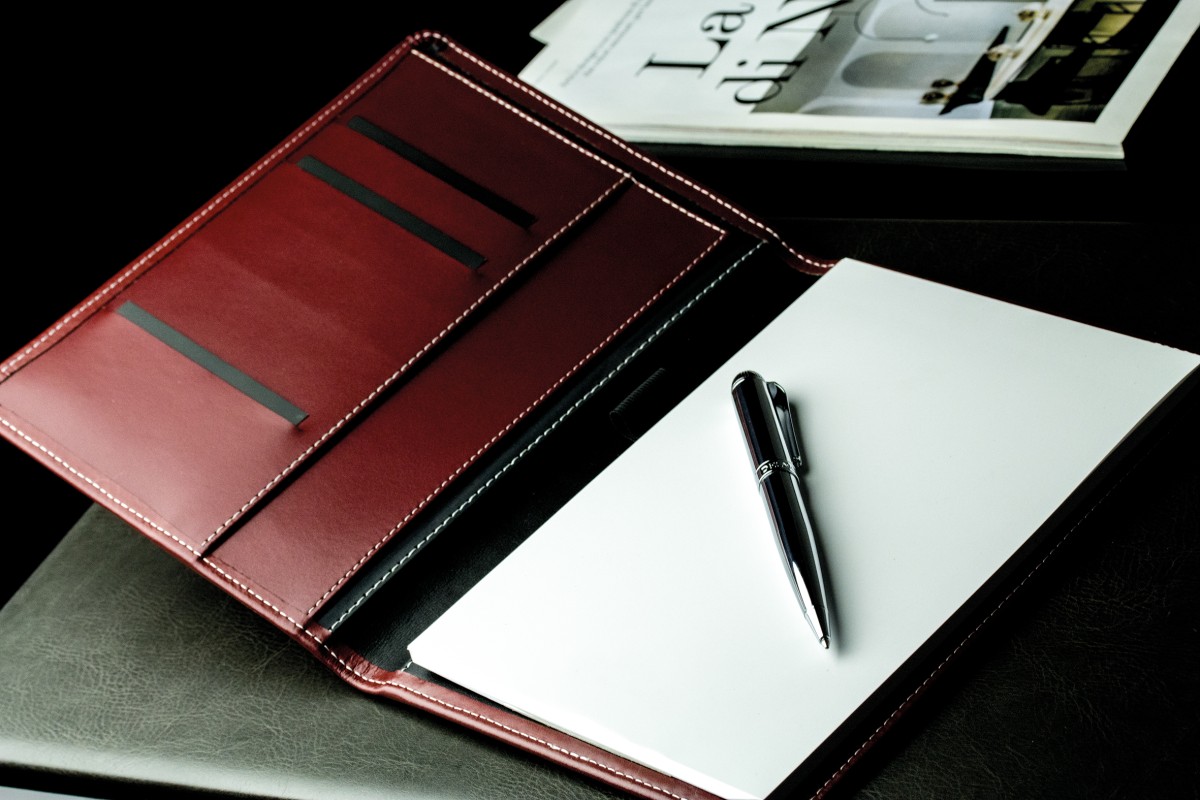 Schreibmappe DIN A5, incl. Memoblock CAMBRIDGE Top Grain Leder mit heller Kontrastnaht rot