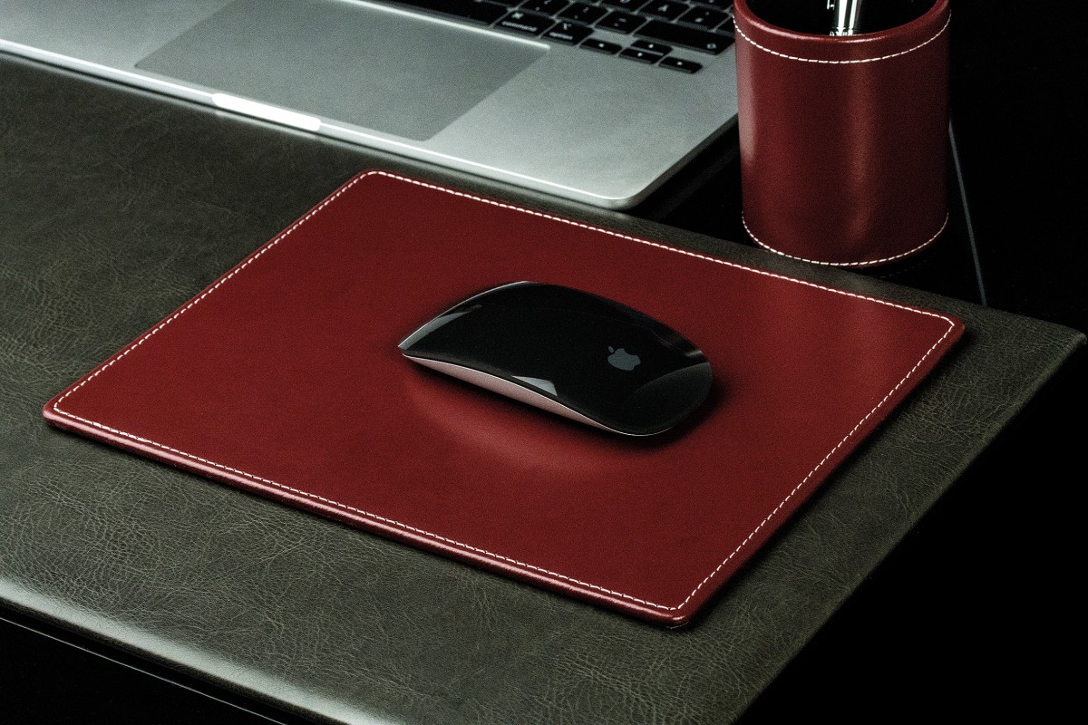Mousepad CAMBRIDGE Top Grain Rindspaltleder mit heller Kontrastnaht rot