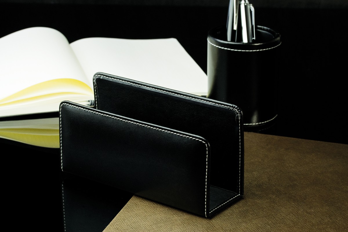 Briefständer CAMBRIDGE Top Grain Rindspaltleder mit heller Kontrastnaht schwarz