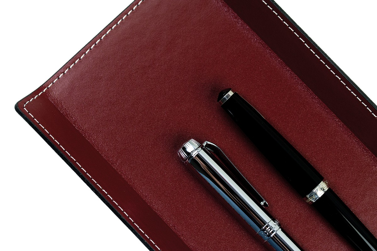 Federschale CAMBRIDGE Top Grain Rindspaltleder mit heller Kontrastnaht rot