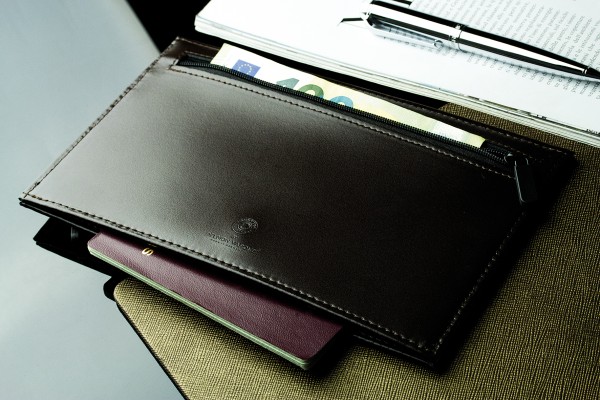 Travel Slim Wallet in CAMBRIDGE Top Grain Rindspaltleder dunkelbraun
