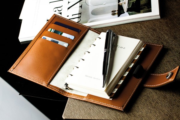 Pocket Design Diary Mini für das Jahr 2026, Cambridge Top Grain Leder, hellbraun