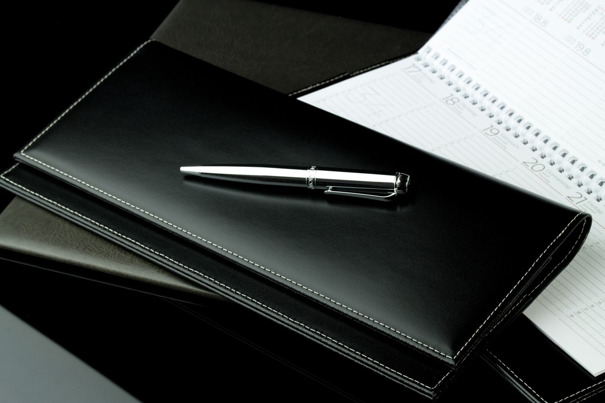 Tischquerkalender (auswechselbar) für 2027 - Cambridge Top Grain Leder schwarz