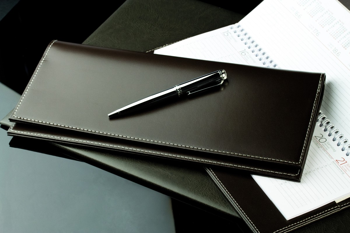 Tischquerkalender (auswechselbar) für 2027 - Cambridge Top Grain Leder dunkelbraun