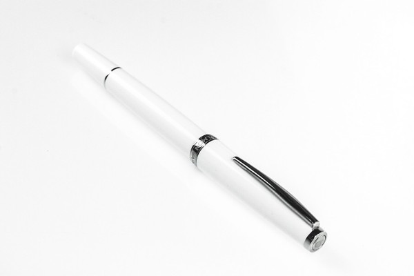 Füllhalter Patrone/Konverter PALLADIUM weiss inkl. Stecketui aus Leder