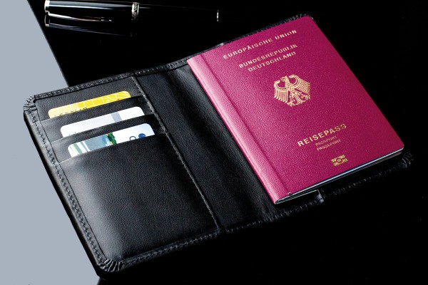 Reisepass / Impfausweis Etui  PREMIUM LEDER BOXCALF schwarz (glatt) - RFID Protected