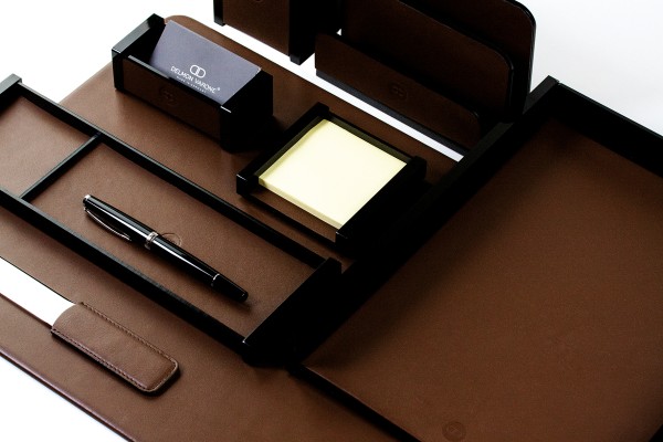 Schreibtisch Set "BOSTON" 8-teilig Kombination Acryl schwarz mit PREMIUM LEDER BOXCALF dunkelbraun