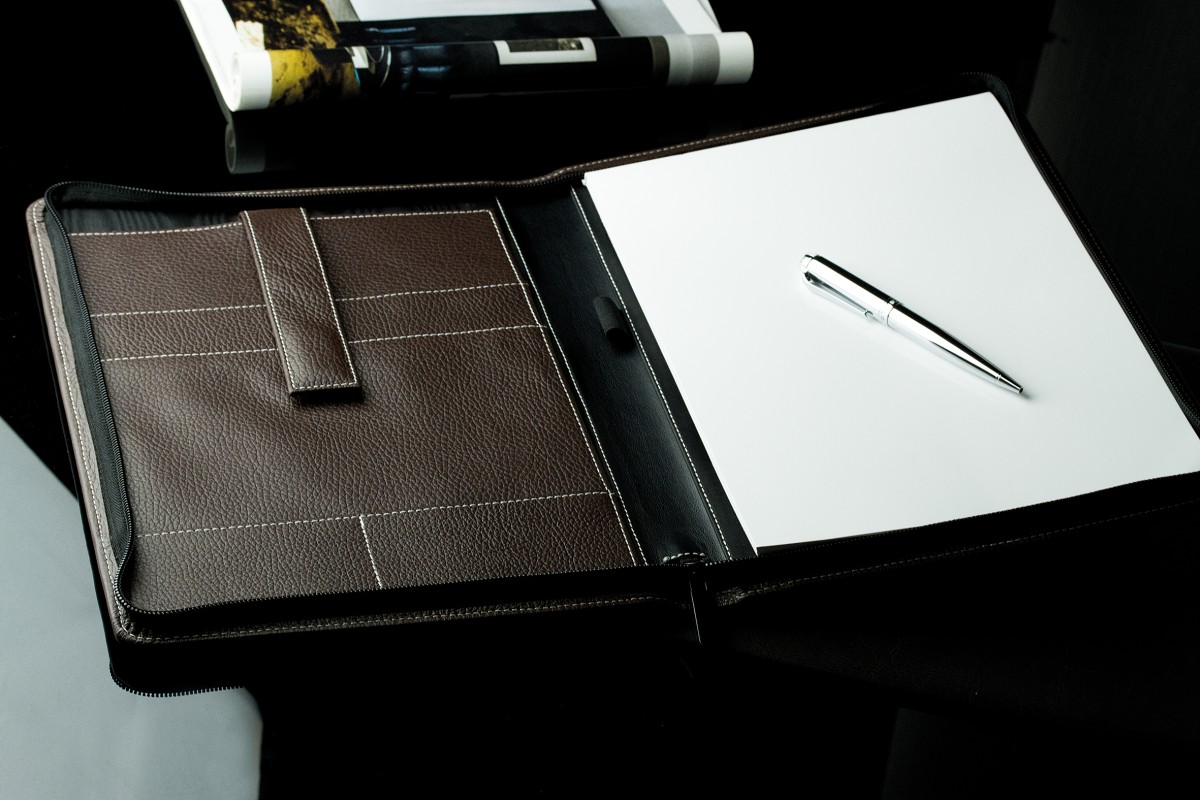 RV-Schreibmappe DIN A4 mit iPad Fach PREMIUM LEDER SOFT GRAIN dunkelbraun (genarbt)
