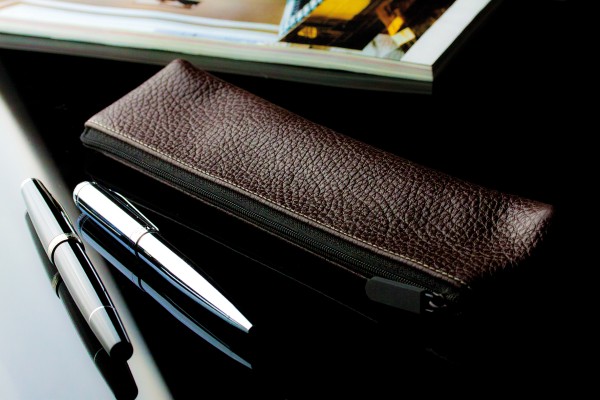 Schlamperetui small PREMIUM LEDER SOFT GRAIN dunkelbraun (genarbt)