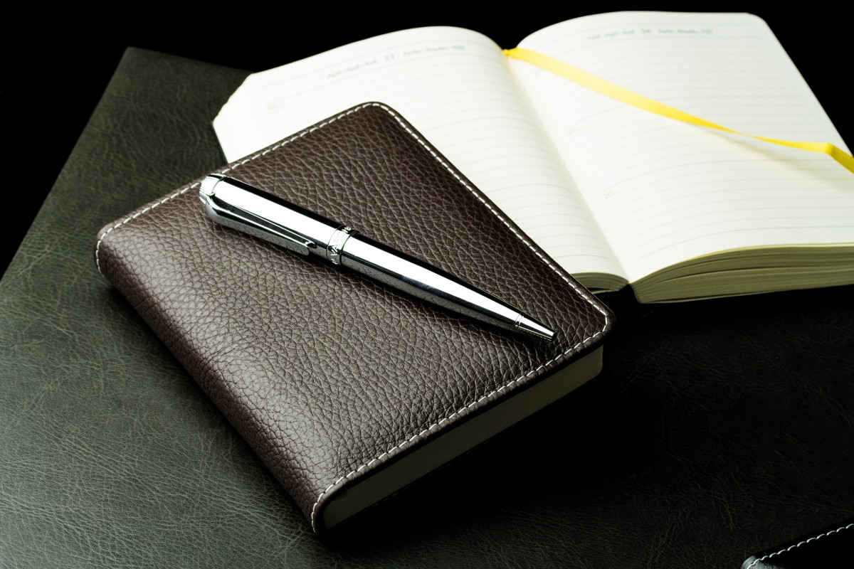 3 Jahreskalender (vergleichend) PREMIUM LEDER SOFT GRAIN dunkelbraun (genarbt)