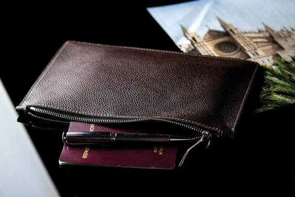 Pouch - Zipper Tasche - Banktasche PREMIUM LEDER SOFT GRAIN dunkelbraun (genarbt)