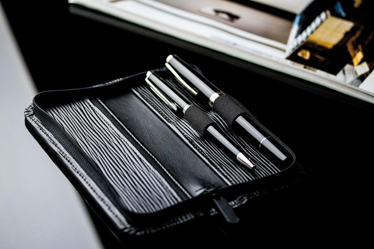 RV-Schreibgeräteetui PREMIUM LEDER MANHATTAN schwarz mit Paglia Narbung