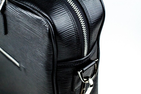 Akten- & Notebooktasche mit Schultergurt PREMIUM LEDER MANHATTAN schwarz mit Paglia Narbung