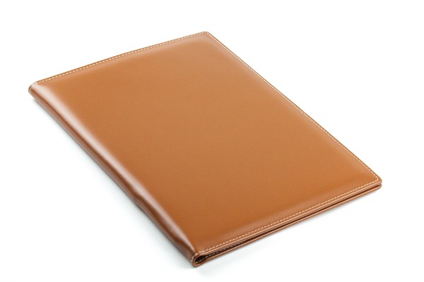 Klemmbrettmappe DIN A4 mit Blockklemme in CAMBRIDGE Top Grain Rindspaltleder mit heller Kontrastnaht hellbraun