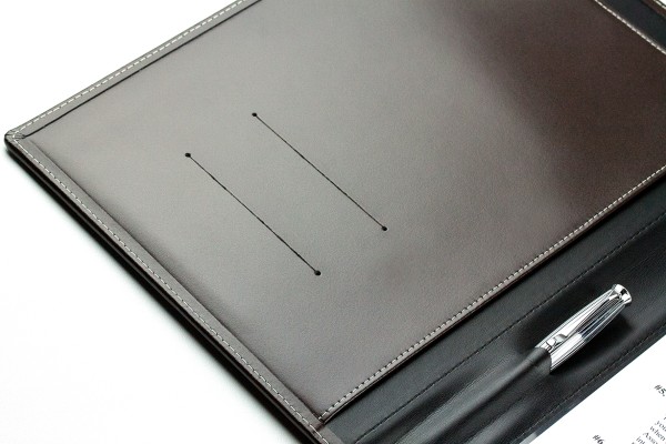 Klemmbrettmappe DIN A4 mit Blockklemme in CAMBRIDGE Top Grain Rindspaltleder mit heller Kontrastnaht dunkelbraun