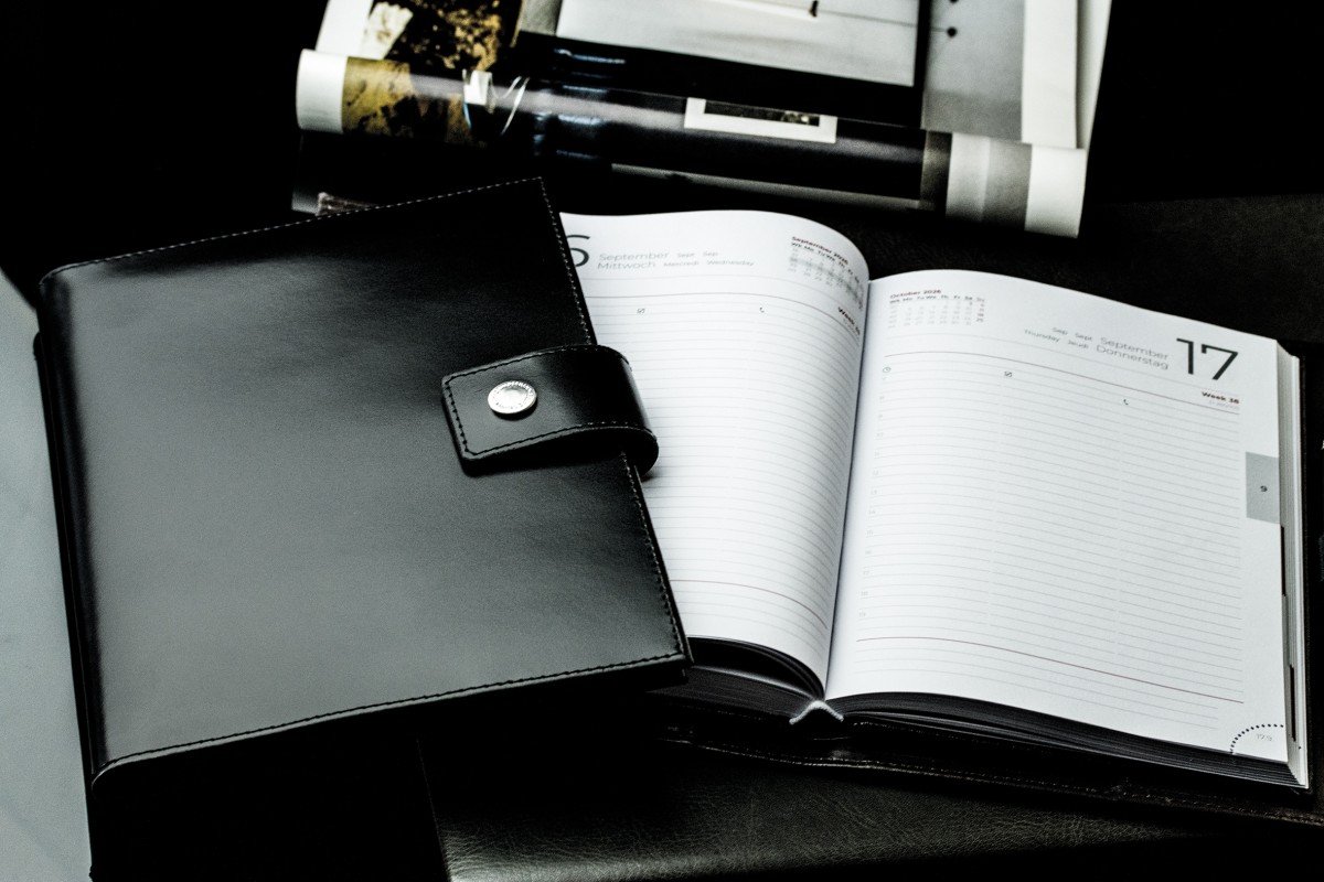 Buchkalender (auswechselbar) DIN A5 für 2026 + 2027, Cambridge Top Grain Leder, schwarz