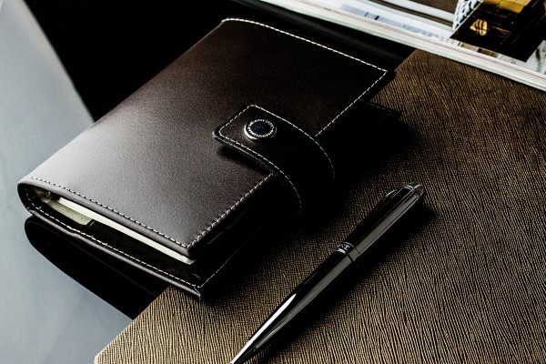 Pocket Design Diary Mini für das Jahr 2026, Cambridge Top Grain Leder, dunkelbraun