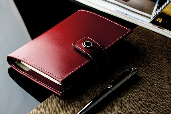 Pocket Design Diary Mini für das Jahr 2025, Cambridge Top Grain Leder, rot