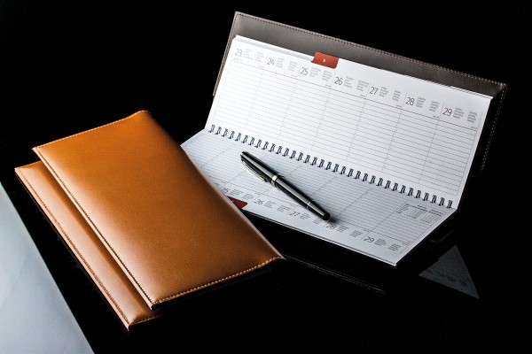 Tischquerkalender (auswechselbar) für 2025 + 2026 - Cambridge Top Grain Leder hellbraun