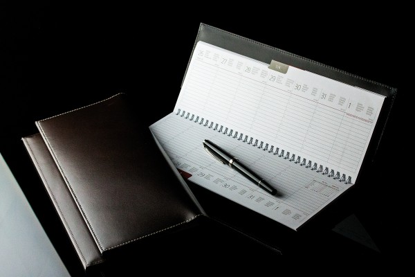 Tischquerkalender (auswechselbar) für 2025 + 2026 - Cambridge Top Grain Leder dunkelbraun