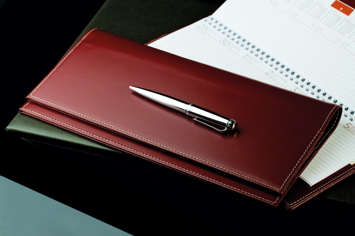 Tischquerkalender (auswechselbar) für 2027 - Cambridge Top Grain Leder rot