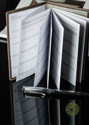 Leporello Faltkalender 2025 + 2026 in ECO APPLE LEATHER Lederimitat braun