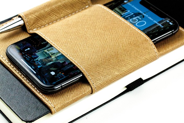 Magnetischer Smartphone-und Stiftehalter für Notizbücher SAFFIANO hellbraun metallic