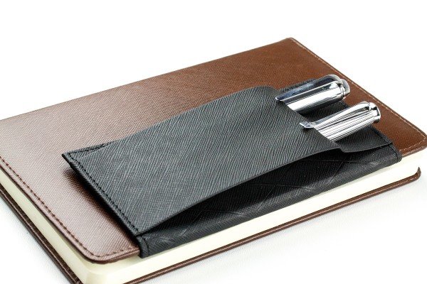 Magnetischer Stiftehalter DUO für Notizbücher SAFFIANO schwarz