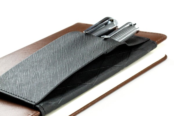 Magnetischer Stiftehalter DUO für Notizbücher SAFFIANO schwarz