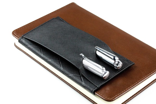 Magnetischer Stiftehalter DUO für Notizbücher SAFFIANO schwarz