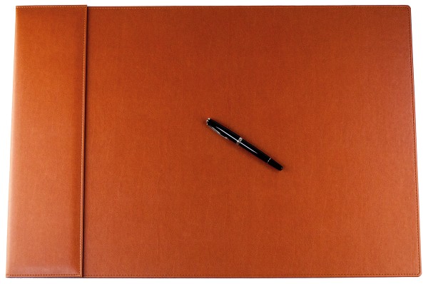 Exclusive Schreibunterlage 65x45 mit Klappleiste inkl. Block und Kalender 25/26 aus veganem Lederimitat hellbraun