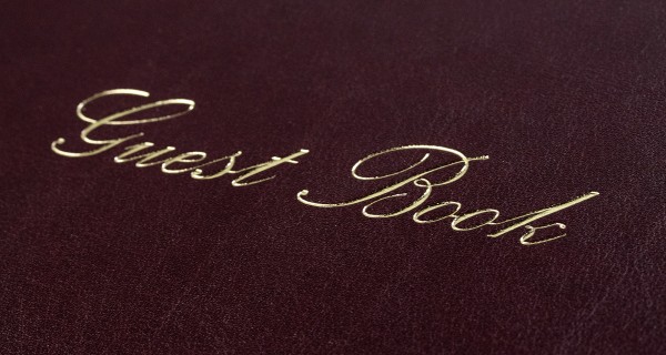 Gästebuch 20 x 24 cm aus veganem Lederimitat NOVAPELL weinrot - mit hochwertiger Goldfolienprägung GUEST BOOK