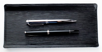 Federschale PREMIUM LEDER MANHATTAN schwarz mit Paglia Narbung