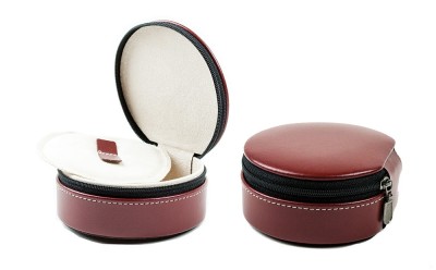 Schmucketui rund mit herausnehmbarem Zwischenboden CAMBRIDGE Top Grain Rindspaltleder mit heller Kontrastnaht rot