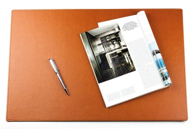 Exclusive Schreibunterlage  60 x 40 cm aus veganem Lederimitat hellbraun  - made in Germany