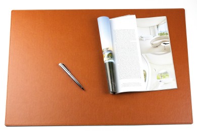Exclusive Schreibunterlage  65 x 45 cm aus veganem Lederimitat hellbraun - made in Germany